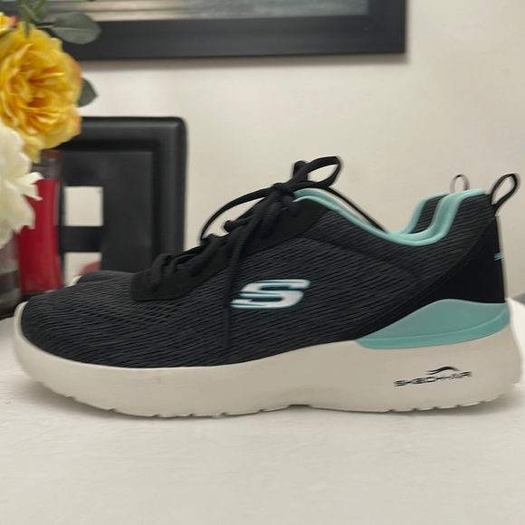 Skechers Shoes - SKECHERS LITE WEIGHT WIDE FIT RUNNING SNEAKERS WOMENS SIZE 11